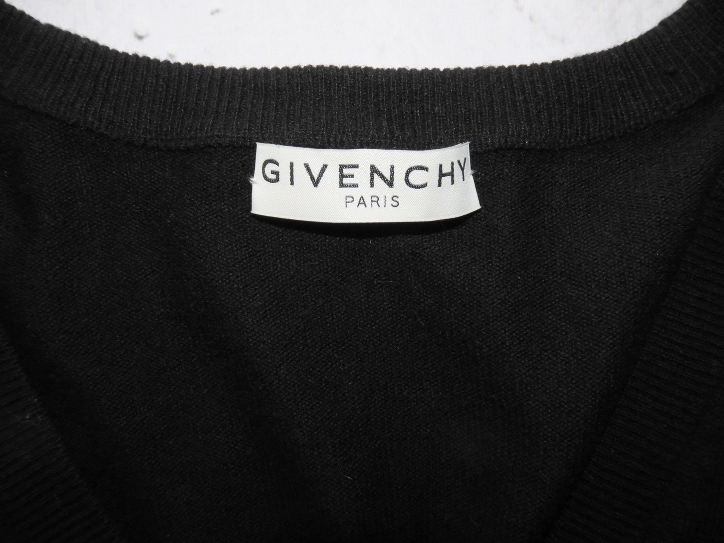 Givenchy sweter kaszmirowy z logowaniem na guzikach L